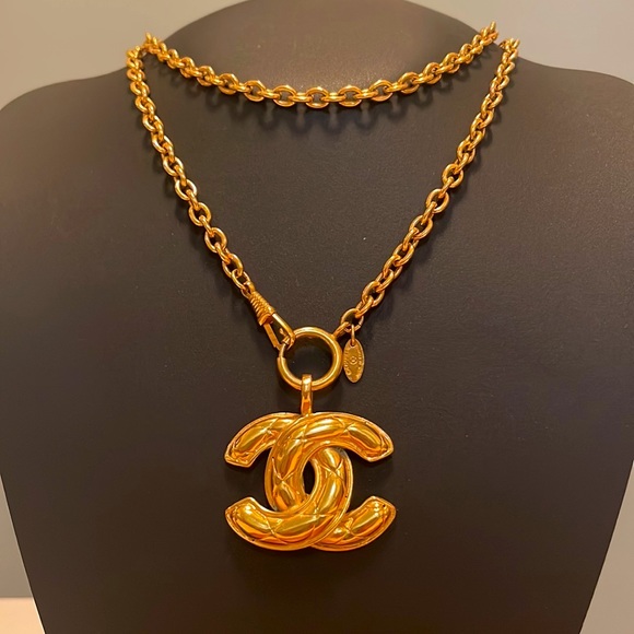CHANEL Jewelry - CHANEL 1990-2000s Quilted CC Pendant Necklace Original Vintage